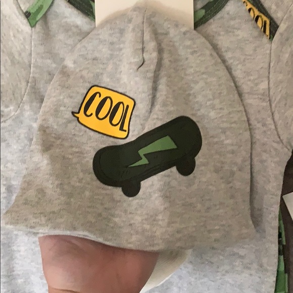 Baby four piece outfit set - Picture 2 of 3